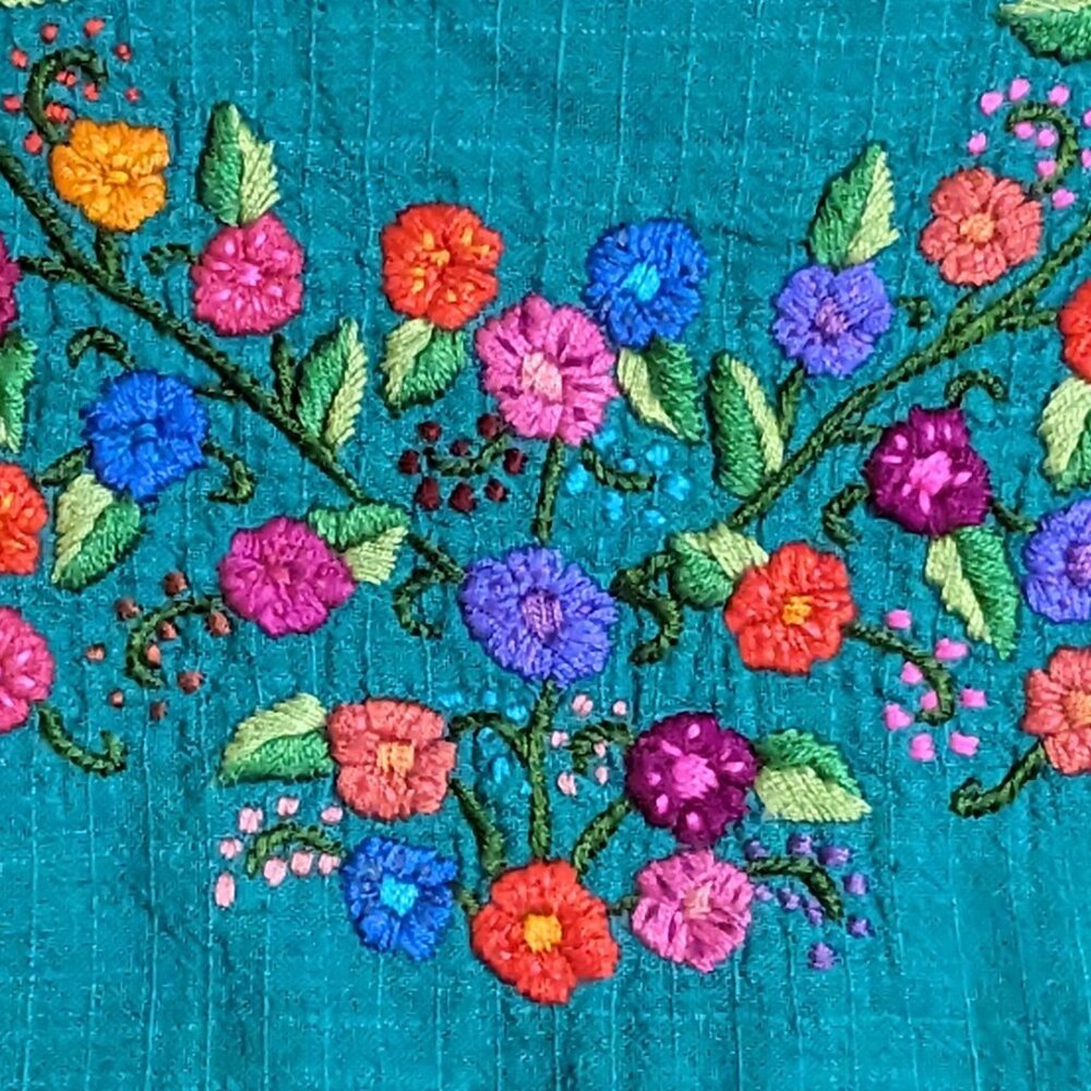 South American Gauze Tunic With Floral Embroidered Neckline Preowned - Picture 4 of 4